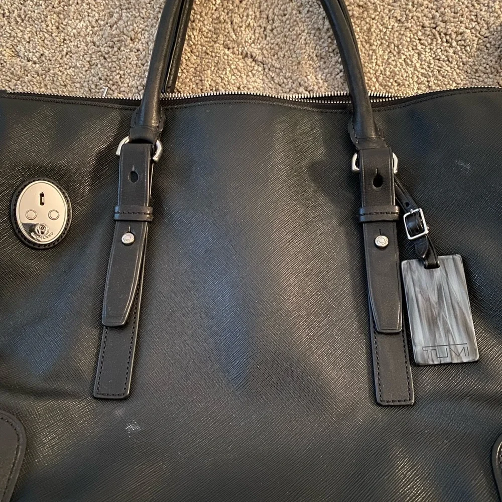 Tumi barely black corner